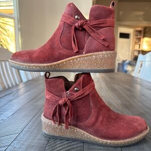 Born Vaughn Suede Round Toe Regular Ankle Booties Women’s Size 7.5